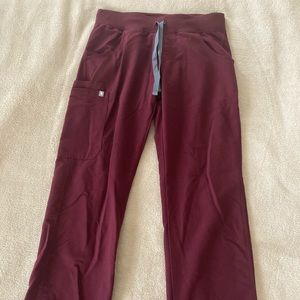 Figs Kade Cargo Scrub Pants- Burgundy